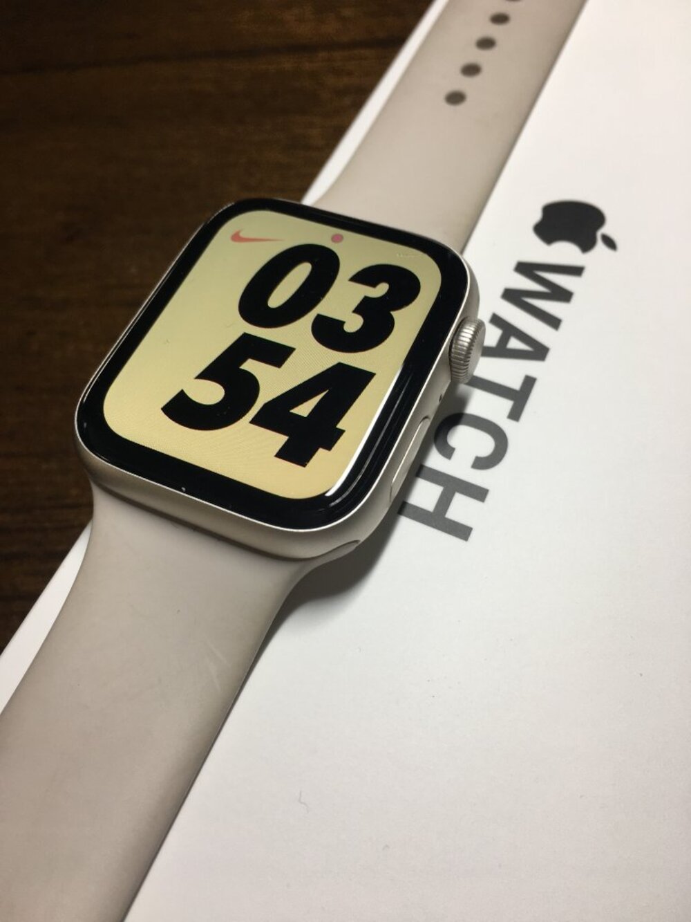 Apple Watch SE (2nd Gen) 44mm Starlight Aluminum GPS - Hardly Used